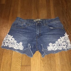 White laced jean shorts